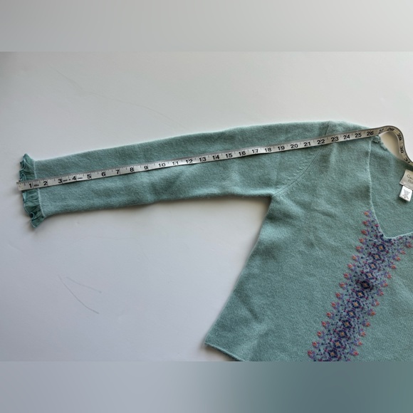 "Garnet Hill" cozy sweater Embroidered wool V-neck with frilled sleeves size XS - Picture 8 of 10